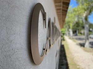 enseigne non lumineuse et signalétique Salon-de-Provence