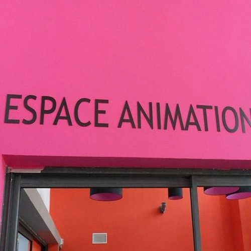 Enseigne lettres découpées avec fond