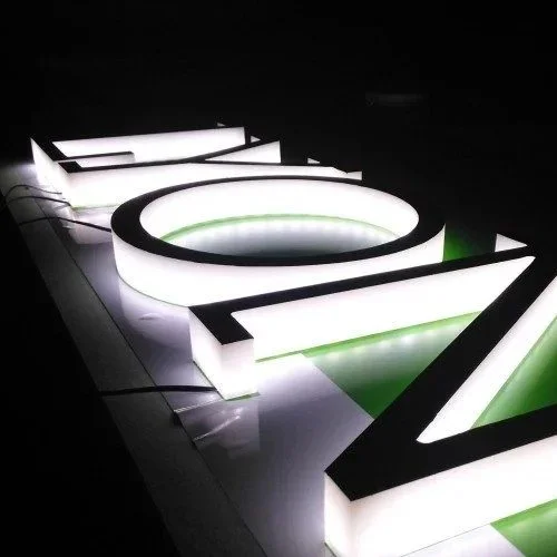 Enseigne lettres boitiers lumineuses et bloc LED